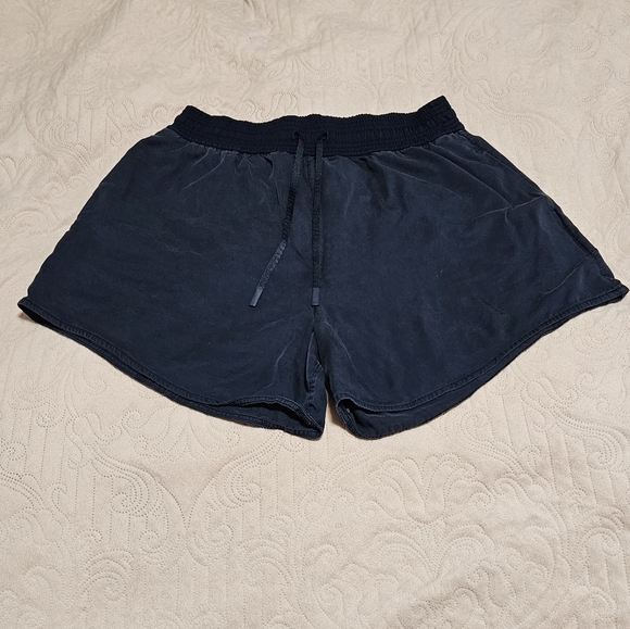 Lululemon Feeling Femme Short 5"True Navy Sz 10 - Picture 7 of 13